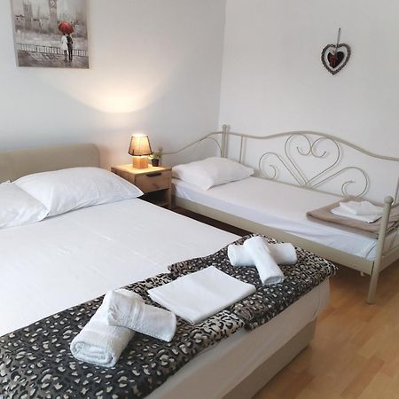 Apartments"Nika" With Private Pool Galovac  Exterior photo