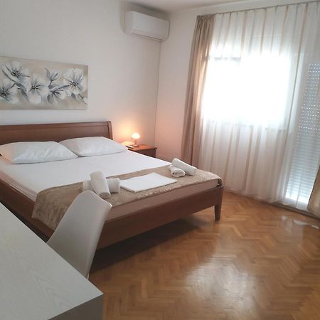 Apartments"Nika" With Private Pool Galovac  Exterior photo