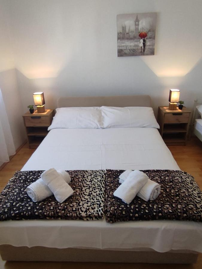 Apartments"Nika" With Private Pool Galovac  Exterior photo
