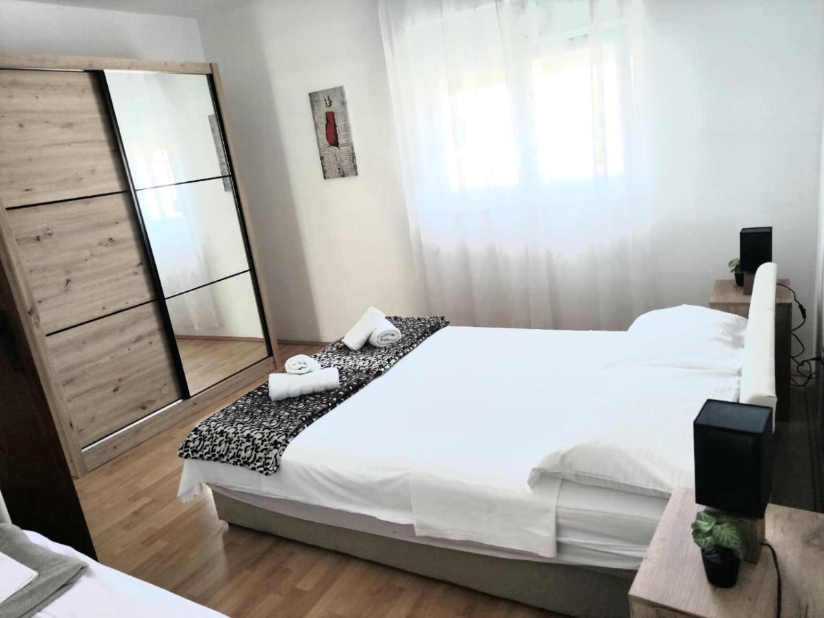Apartments"Nika" With Private Pool Galovac  Exterior photo