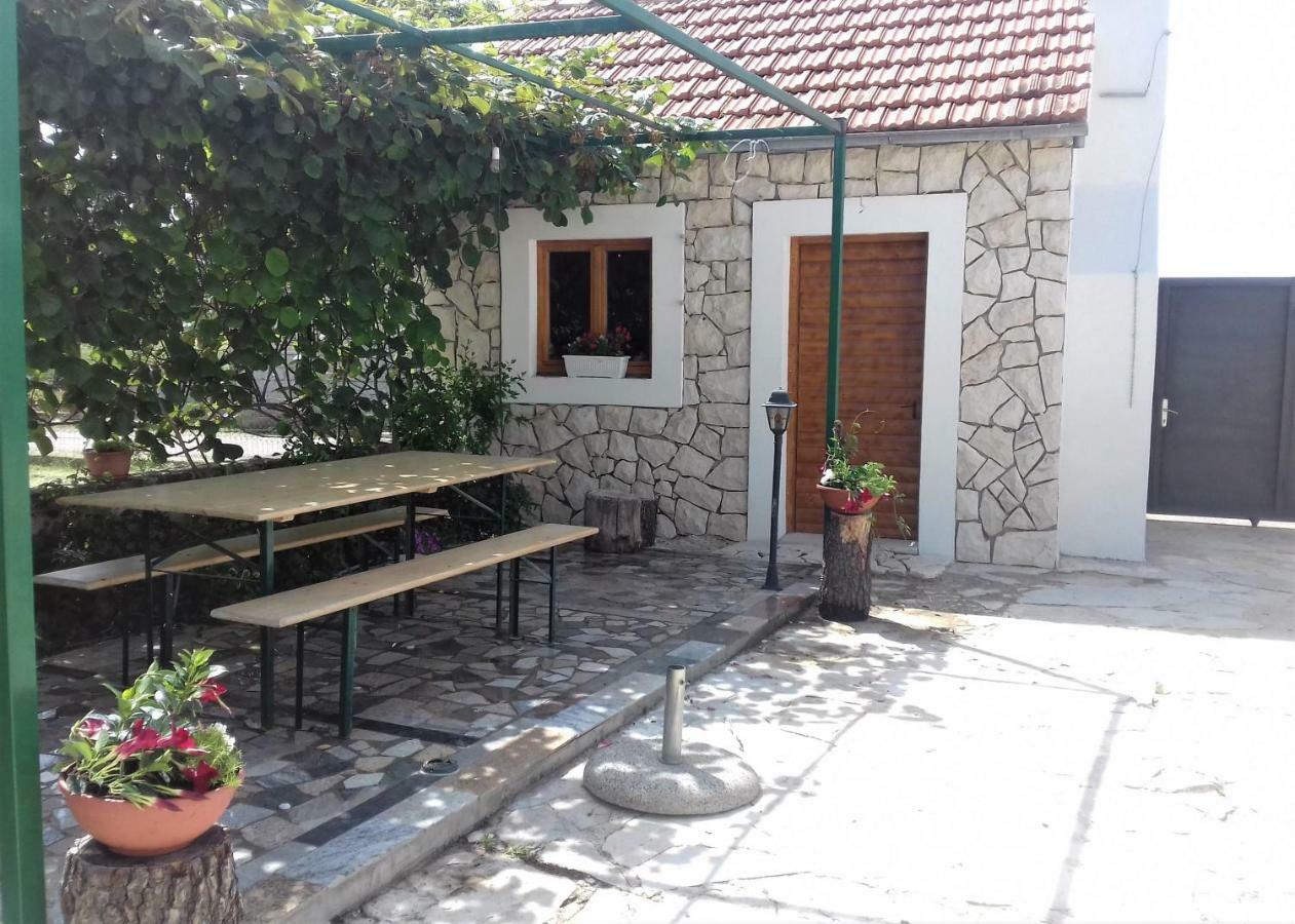 Apartments"Nika" With Private Pool Galovac  Exterior photo