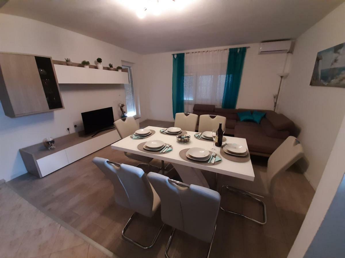 Apartments"Nika" With Private Pool Galovac  Exterior photo