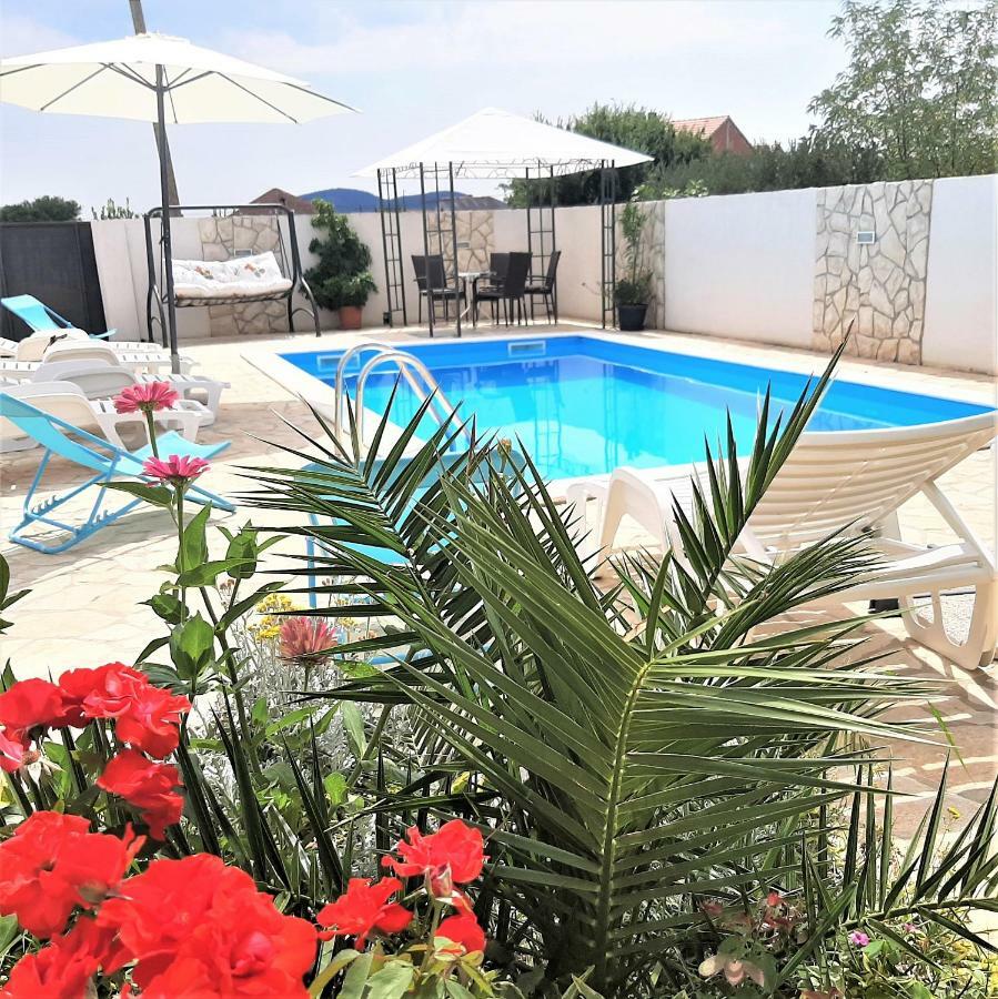 Apartments"Nika" With Private Pool Galovac  Exterior photo