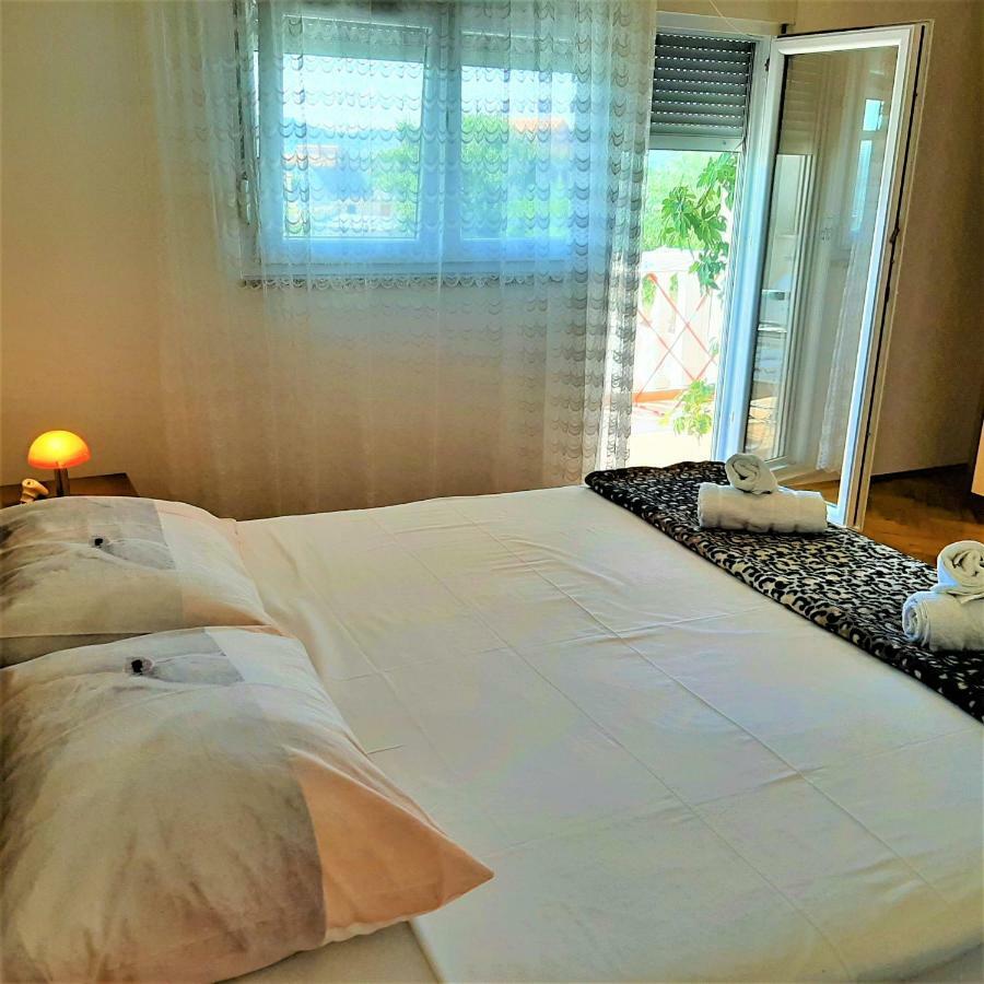 Apartments"Nika" With Private Pool Galovac  Exterior photo