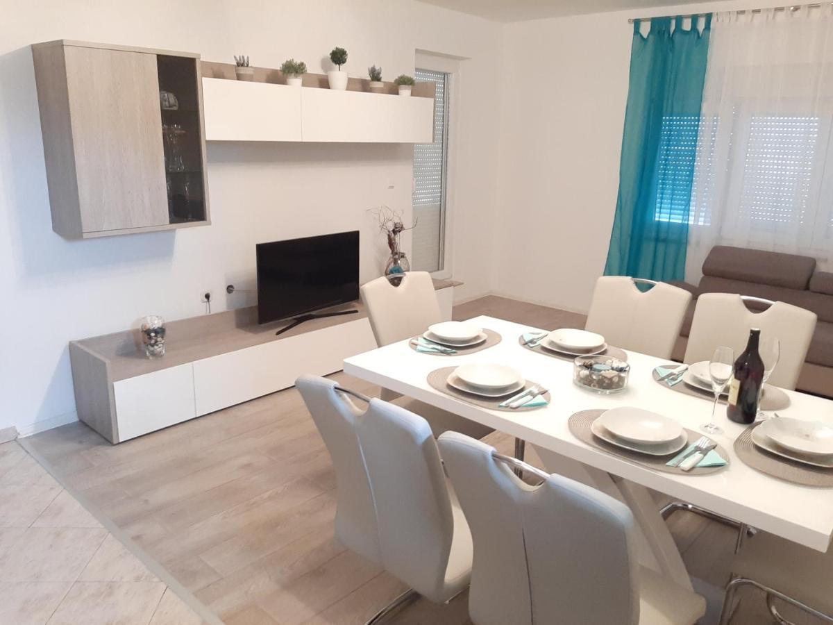 Apartments"Nika" With Private Pool Galovac  Exterior photo