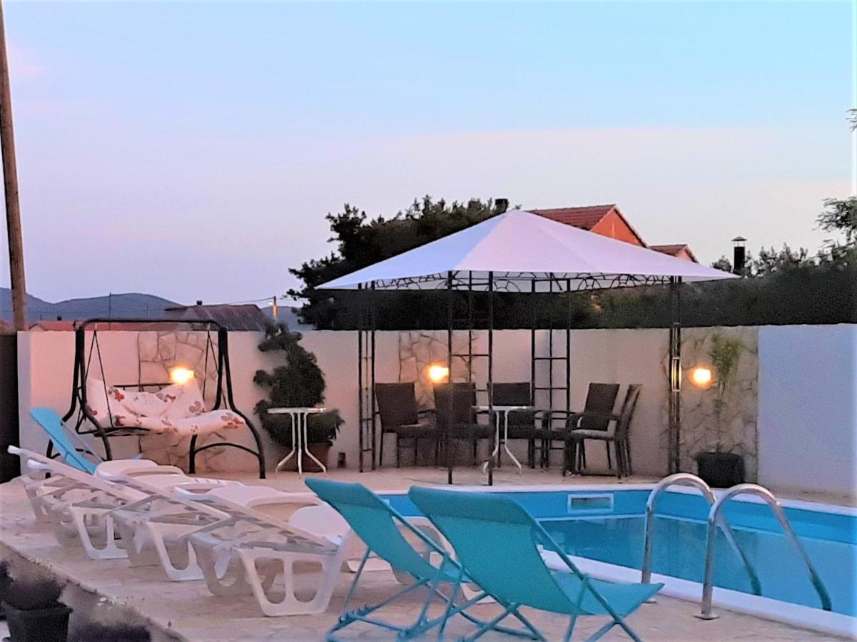Apartments"Nika" With Private Pool Galovac  Exterior photo